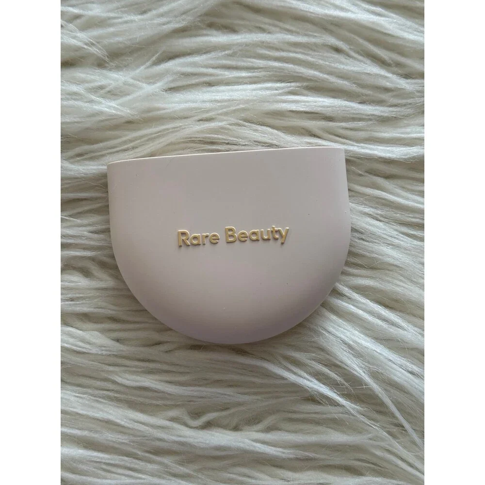 Rare Beauty True to Myself Tinted Pressed Talc-Free Finishing Powder Amber